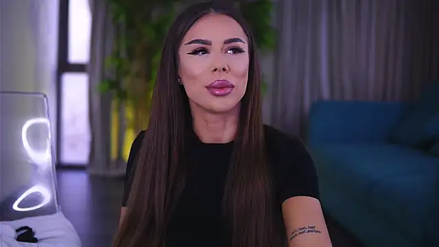 MissKiarra online show from 03.19.25