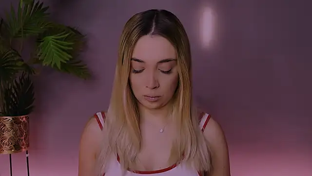 Snapshot of Jessielle chatting on 01.14.26 Jessielle online show from 01.14.26