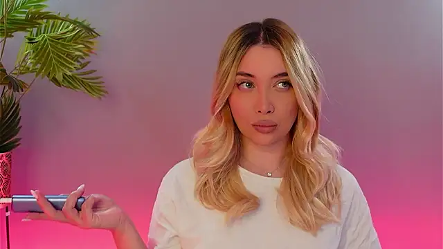 Snapshot of Jessielle chatting on 01.17.26 Jessielle online show from 01.17.26