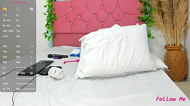 arisha hot online show from 10.26.25