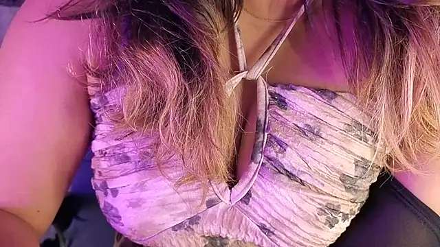 Snapshot of Asian_FemQeen chatting on 11.25.25 Asian FemQeen online show from 11.25.25