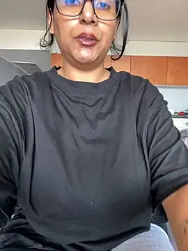 Snapshot of Indianbutter11 chatting on 11.18.25 Indianbutter11 online show from 11.18.25