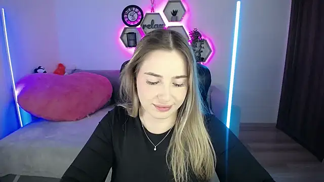 SabrinViolet online show from 10.06.25