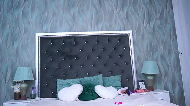 Snapshot of AnneHove chatting on 12.07.24 AnneHove online show from 12.07.24