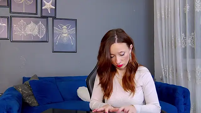 Snapshot of AnneHove chatting on 12.01.25 AnneHove online show from 12.01.25