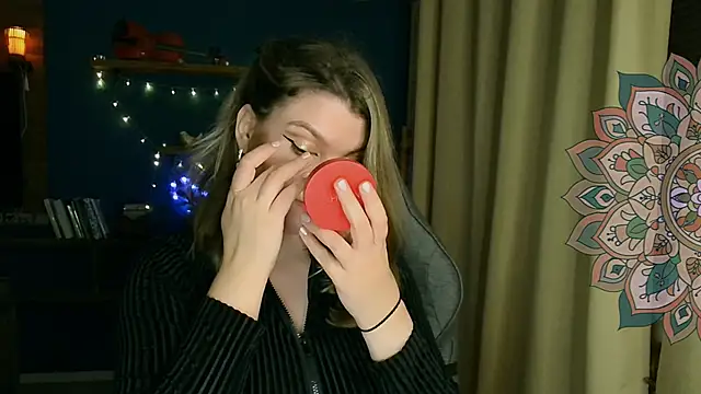 Snapshot of VioletteWay chatting on 10.26.25 VioletteWay online show from 10.26.25