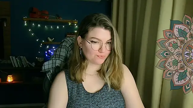 Snapshot of VioletteWay chatting on 11.16.25 VioletteWay online show from 11.16.25