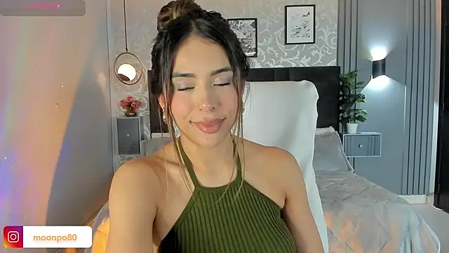 Snapshot of Luna__Ponce chatting on 03.20.25 Luna Ponce online show from 03.20.25