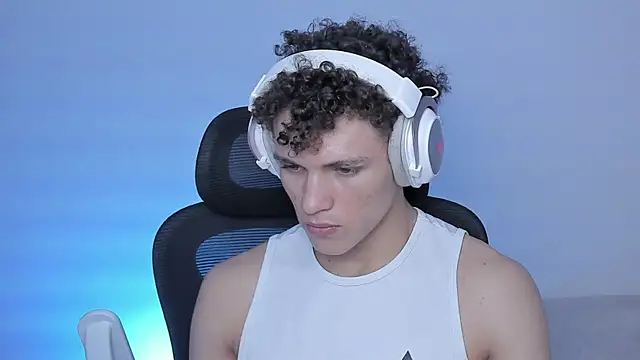 Snapshot of laurent_nova chatting on 10.21.25 laurent nova online show from 10.21.25