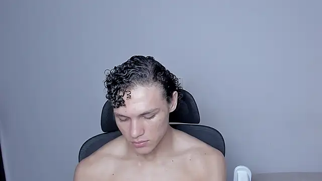 Snapshot of laurent_nova chatting on 11.17.25 laurent nova online show from 11.17.25