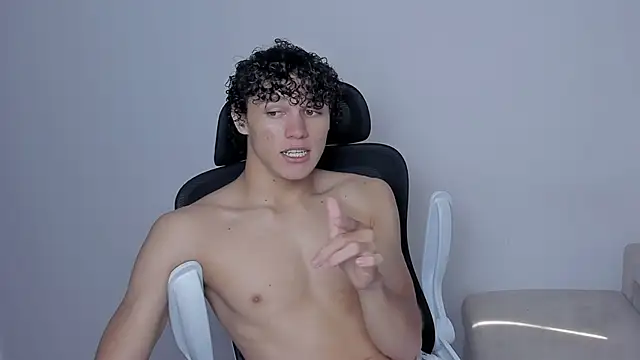 Snapshot of laurent_nova chatting on 11.23.25 laurent nova online show from 11.23.25