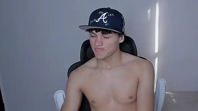 Snapshot of laurent_nova chatting on 11.30.25 laurent nova online show from 11.30.25