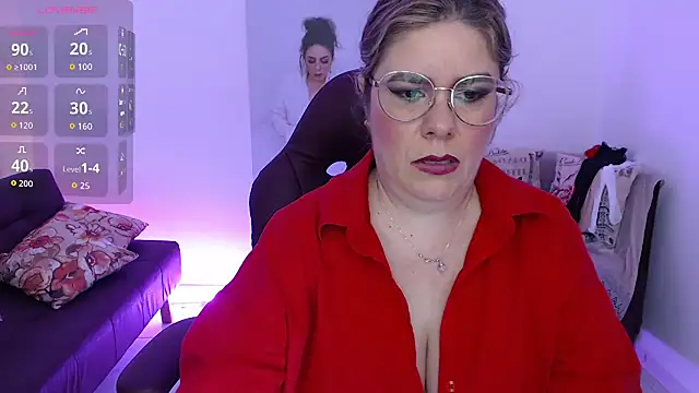 Snapshot of zehra_sanem chatting on 10.27.25 zehra sanem online show from 10.27.25