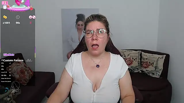 Snapshot of zehra_sanem chatting on 11.08.25 zehra sanem online show from 11.08.25