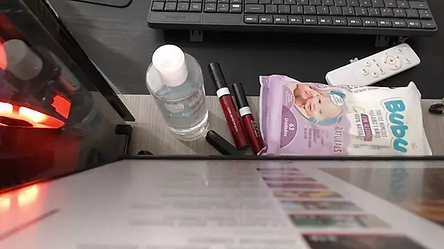 Snapshot of zehra_sanem chatting on 11.18.25 zehra sanem online show from 11.18.25