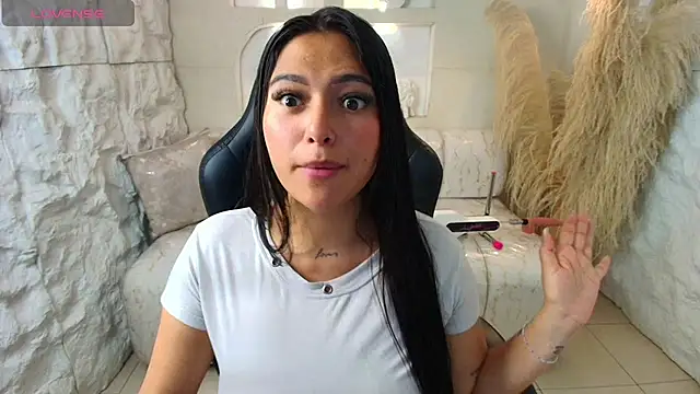 Snapshot of Dakotha_v_ chatting on 05.15.26 Dakotha v online show from 05.15.26