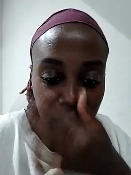 Snapshot of SlutyQueen32 chatting on 10.10.25 SlutyQueen32 online show from 10.10.25