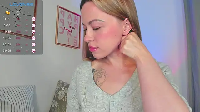 Snapshot of damn_cutie chatting on 09.28.25 damn cutie online show from 09.28.25