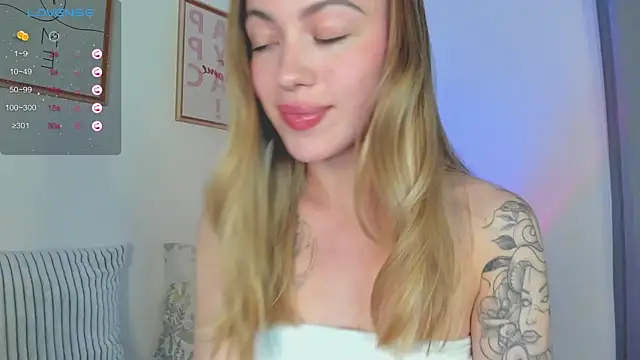 Snapshot of damn_cutie chatting on 10.07.25 damn cutie online show from 10.07.25