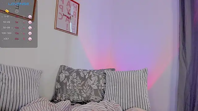 Snapshot of damn_cutie chatting on 10.12.25 damn cutie online show from 10.12.25