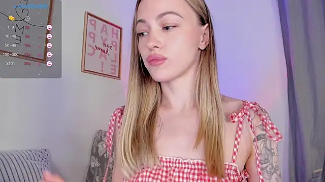 Snapshot of damn_cutie chatting on 11.09.25 damn cutie online show from 11.09.25