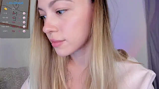 Snapshot of damn_cutie chatting on 11.15.25 damn cutie online show from 11.15.25