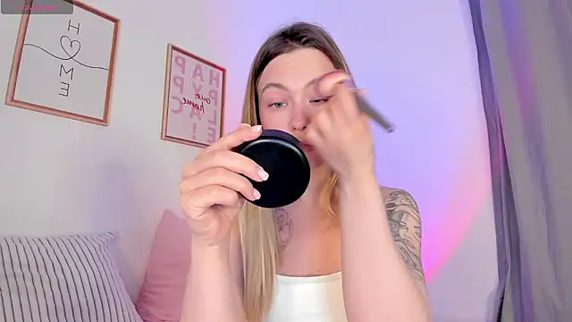 Snapshot of damn_cutie chatting on 01.19.26 damn cutie online show from 01.19.26