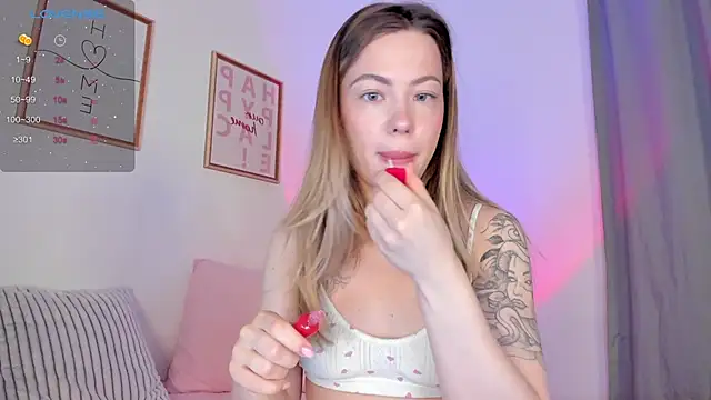 Snapshot of damn_cutie chatting on 03.09.26 damn cutie online show from 03.09.26