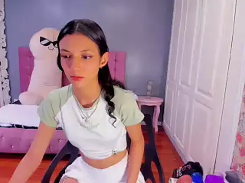 Iris Stone  online show from 02.01.25