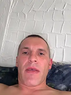 Snapshot of AttractiveSilk5 chatting on 10.05.25 AttractiveSilk5 online show from 10.05.25