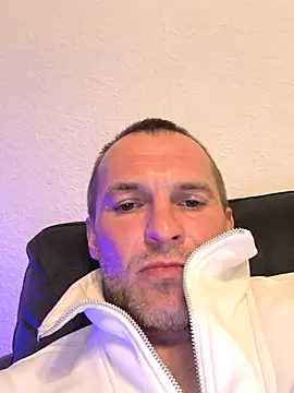 Snapshot of AttractiveSilk5 chatting on 03.30.26 AttractiveSilk5 online show from 03.30.26