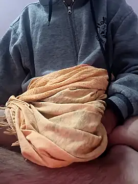 Snapshot of Collegeboywithbigweapan21 chatting on 12.16.25 Collegeboywithbigweapan21 online show from 12.16.25