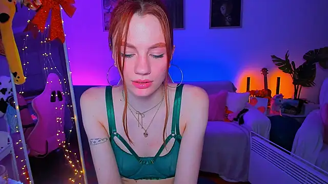Snapshot of Alyssa_Smitt chatting on 02.19.25 Alyssa Smitt online show from 02.19.25