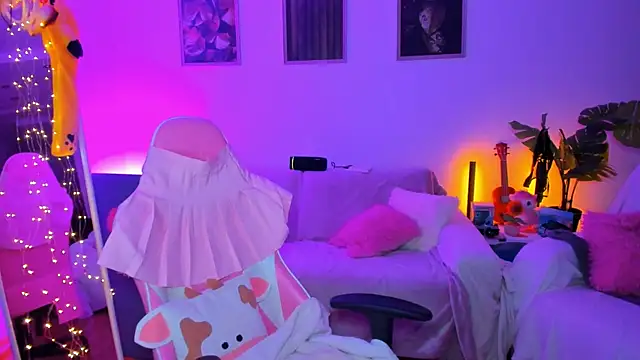 Alyssa Smitt online show from 10.21.25