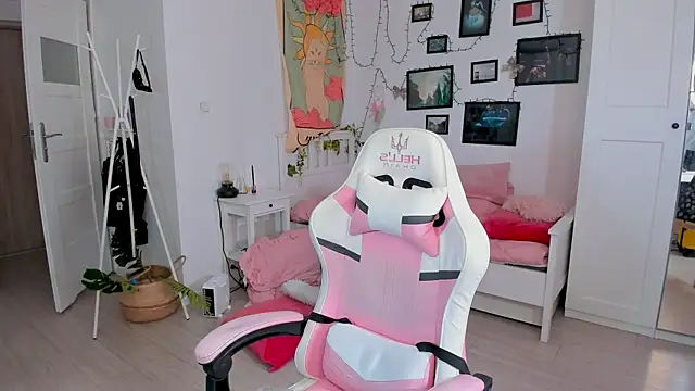 Snapshot of Mia_Madden chatting on 01.11.25 Mia Madden online show from 01.11.25