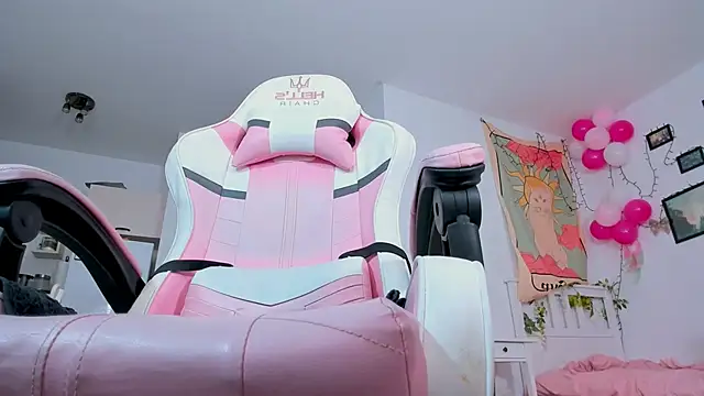 Snapshot of Mia_Madden chatting on 01.27.25 Mia Madden online show from 01.27.25