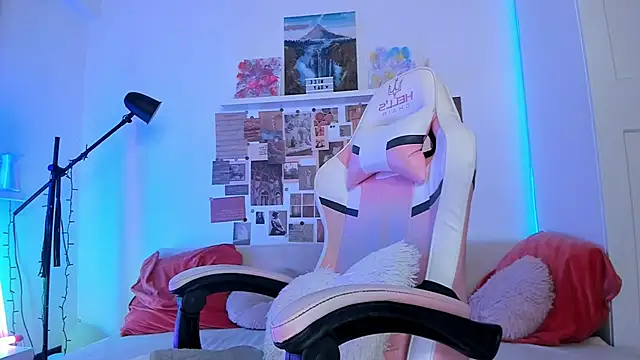 Snapshot of Mia_Madden chatting on 09.18.25 Mia Madden online show from 09.18.25