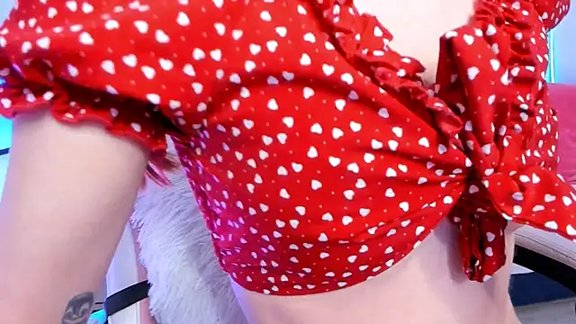 Snapshot of Mia_Madden chatting on 11.24.25 Mia Madden online show from 11.24.25