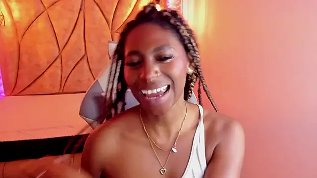 Snapshot of Queen_perla_ chatting on 01.12.25 Queen perla online show from 01.12.25