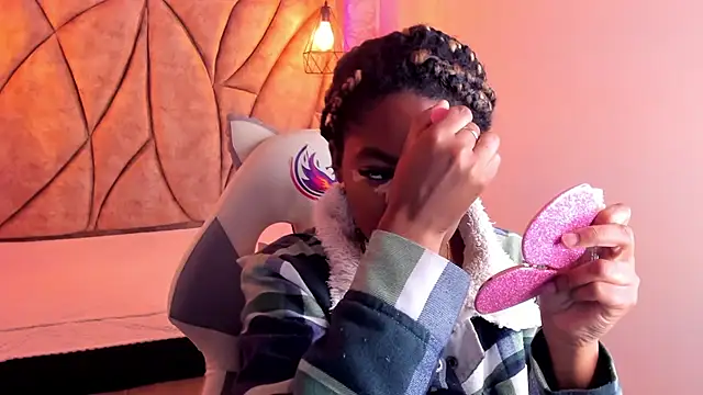 Snapshot of Queen_perla_ chatting on 01.15.25 Queen perla online show from 01.15.25