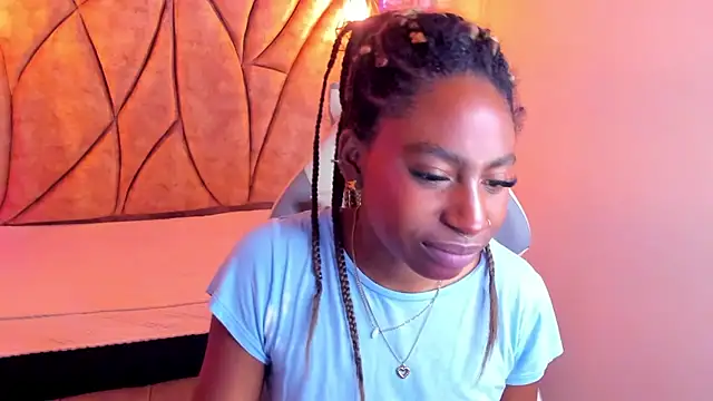 Snapshot of Queen_perla_ chatting on 01.16.25 Queen perla online show from 01.16.25