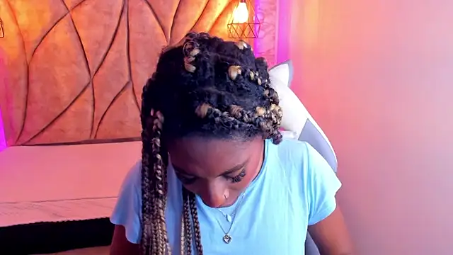 Snapshot of Queen_perla_ chatting on 01.16.25 Queen perla online show from 01.16.25