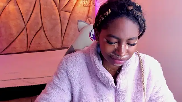 Snapshot of Queen_perla_ chatting on 01.18.25 Queen perla online show from 01.18.25