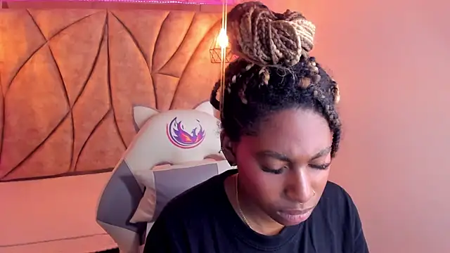 Snapshot of Queen_perla_ chatting on 01.19.25 Queen perla online show from 01.19.25