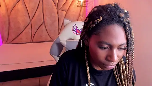 Snapshot of Queen_perla_ chatting on 01.19.25 Queen perla online show from 01.19.25