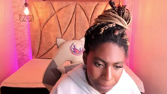 Snapshot of Queen_perla_ chatting on 01.20.25 Queen perla online show from 01.20.25