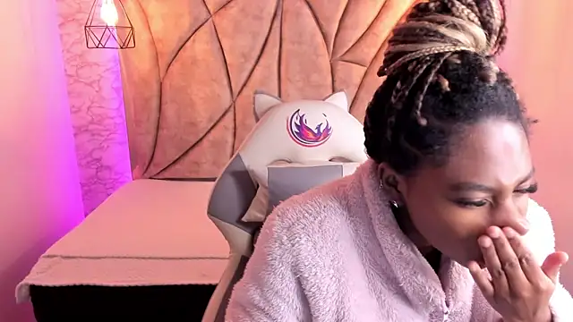 Snapshot of Queen_perla_ chatting on 01.21.25 Queen perla online show from 01.21.25