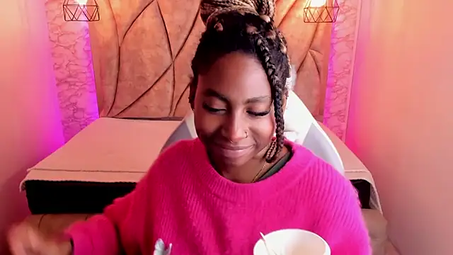 Snapshot of Queen_perla_ chatting on 01.22.25 Queen perla online show from 01.22.25