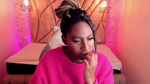 Snapshot of Queen_perla_ chatting on 01.22.25 Queen perla online show from 01.22.25