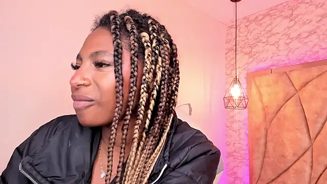 Snapshot of Queen_perla_ chatting on 01.23.25 Queen perla online show from 01.23.25